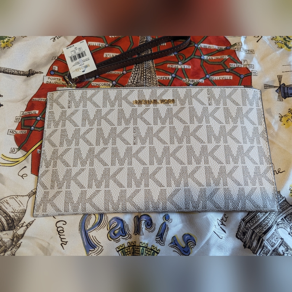Michael Kors wristlet